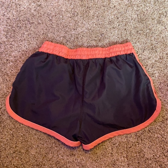 SHORTS - Picture 2 of 3